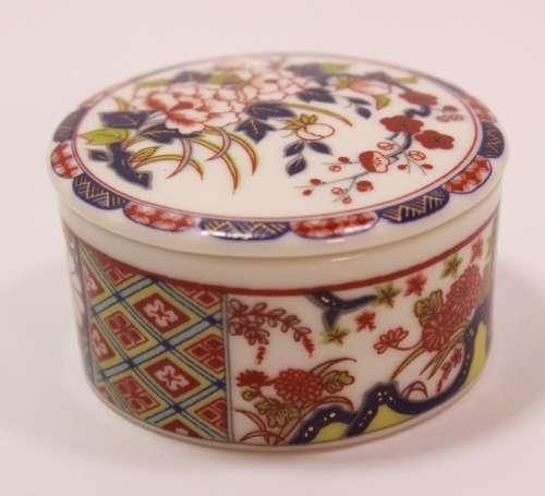 Small Japanese Imari Style Trinket Bowl With Lid