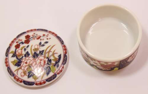 Small Japanese Imari Style Trinket Bowl With Lid