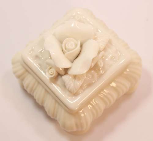 Porcelain Trinket Bowl with Rose Petal Lid Design