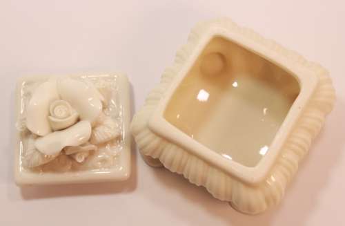 Porcelain Trinket Bowl with Rose Petal Lid Design