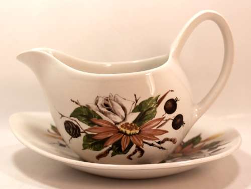 Midwinter Stylecraft Fashion Shape `Countryside` Gravy Boat and Saucer
