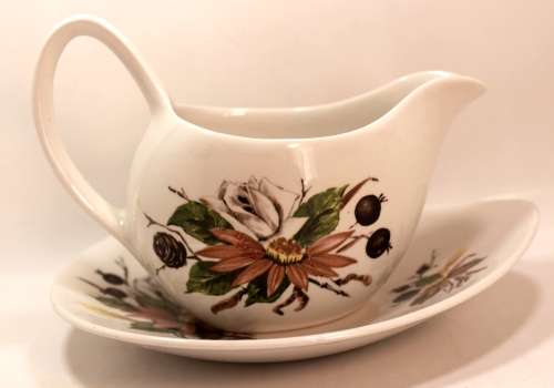 Midwinter Stylecraft Fashion Shape `Countryside` Gravy Boat and Saucer