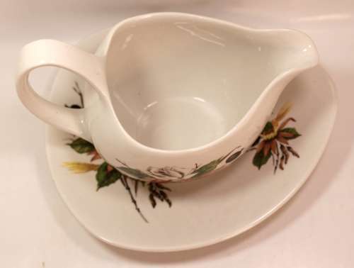 Midwinter Stylecraft Fashion Shape `Countryside` Gravy Boat and Saucer