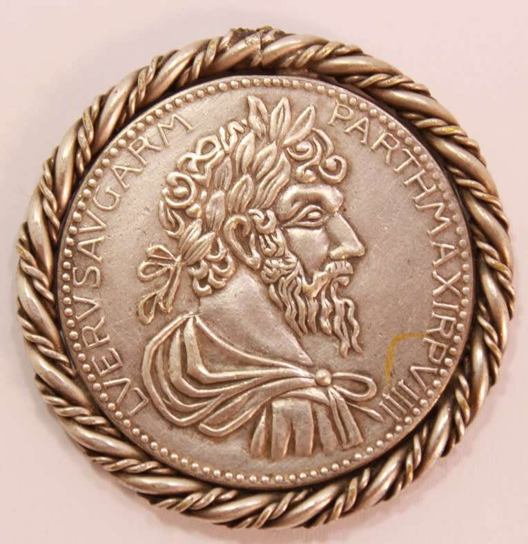 Roman Empire Medallion Lvervsavgarm Parthmaxirp VIII XF40 Circulated, with Bezel