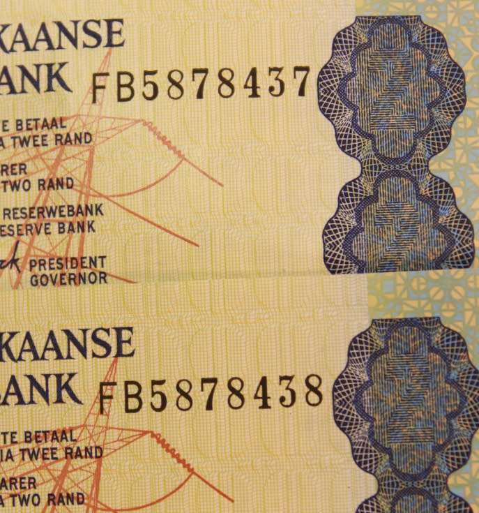 2 x South Africa 2 Rand Bank Note 1984 de Kock Circulated (Two Sequential) EF