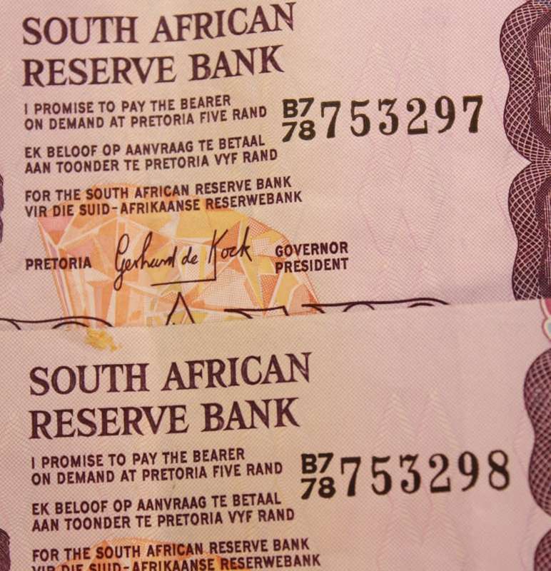 2 x South Africa 5 Rand Bank Note de Kock 1984 (Two Sequential) EF