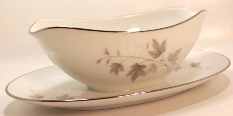 Noritake `Harwood` 6312 Gravy Boat with Attached Underplate Made In Japan