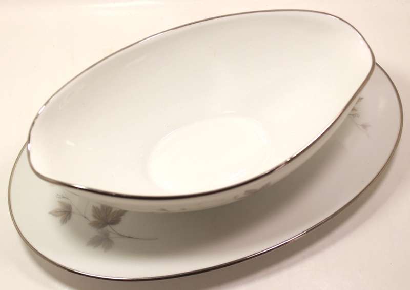 Noritake `Harwood` 6312 Gravy Boat with Attached Underplate Made In Japan