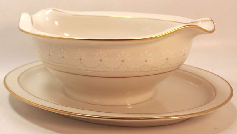 Noritake `Caledonia` 7091 Gravy Boat with Attached Underplate Made In Japan