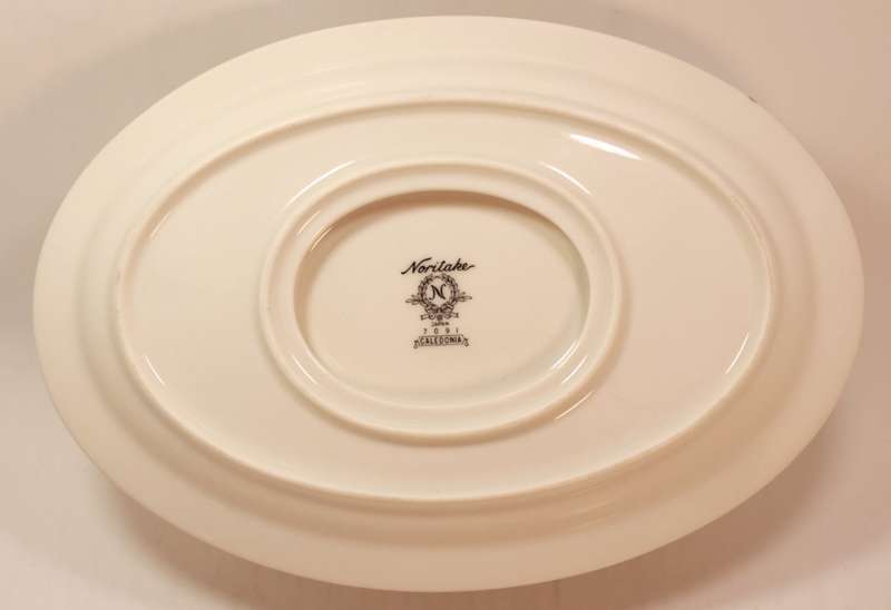 Noritake `Caledonia` 7091 Gravy Boat with Attached Underplate Made In Japan