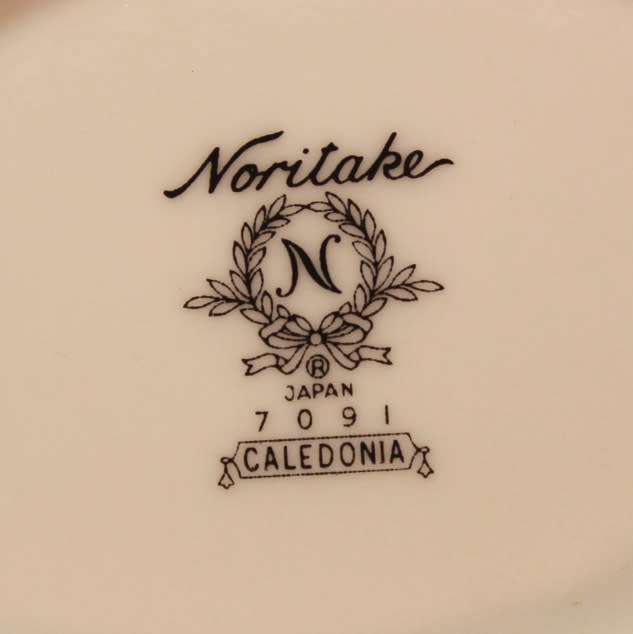 Noritake `Caledonia` 7091 Gravy Boat with Attached Underplate Made In Japan
