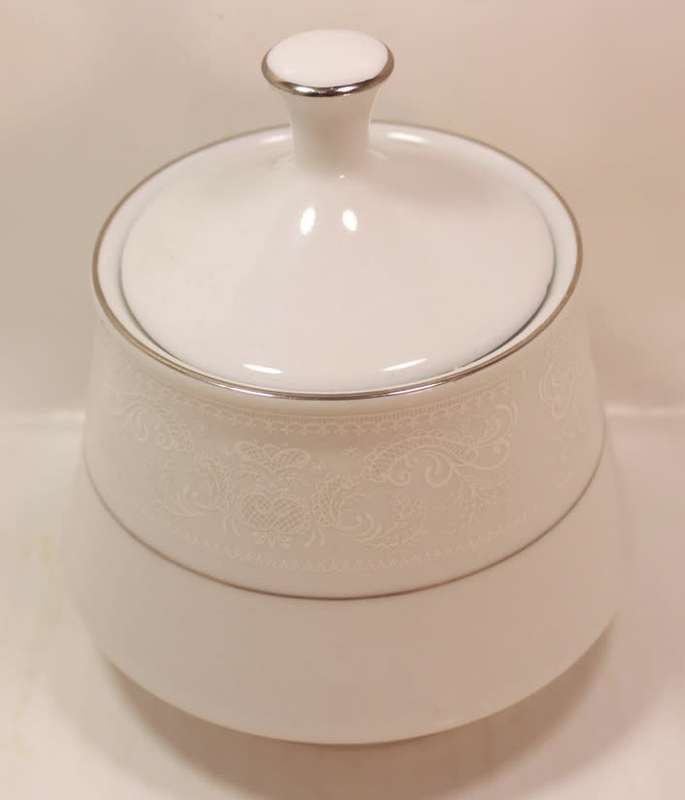 Vintage Crown Ming Fine China `Crochet` Pattern Sugar Bowl, Milk Jug and Pair of Tea Cups & Saucers