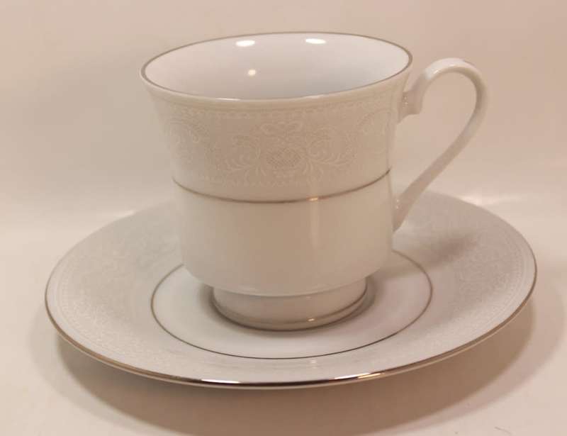Vintage Crown Ming Fine China `Crochet` Pattern Sugar Bowl, Milk Jug and Pair of Tea Cups & Saucers