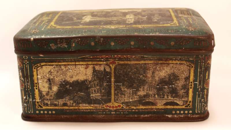 Antique BanketBakkerij Langestraat 63 Alkmaar, Alkmaarsche Jongens Biscuit Tin