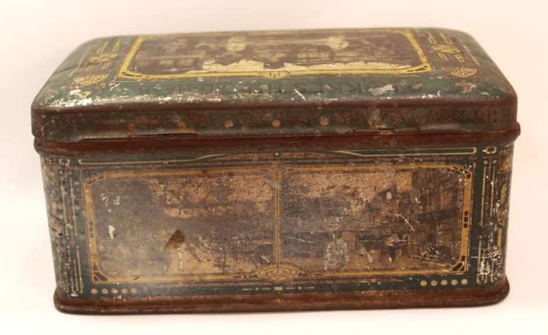 Antique BanketBakkerij Langestraat 63 Alkmaar, Alkmaarsche Jongens Biscuit Tin