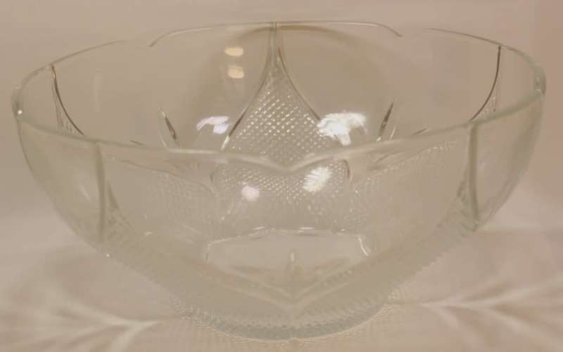 Classic Style Glass Fruit Bowl with Petal Pattern