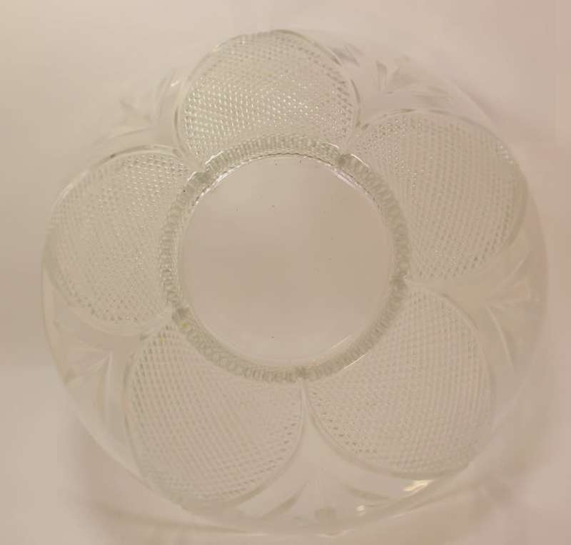 Classic Style Glass Fruit Bowl with Petal Pattern
