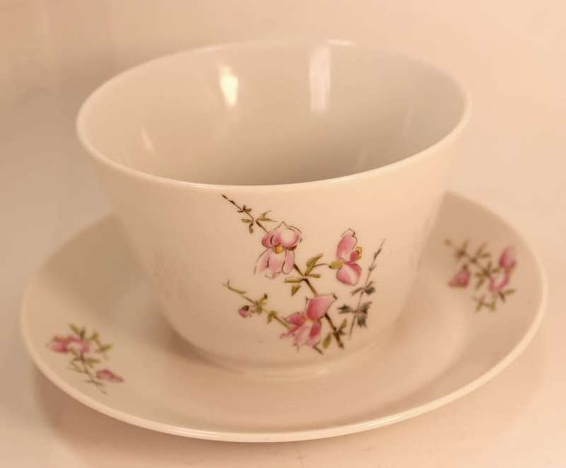 Hutschenreuther Noblesse Pattern 9209 Gravy Boat with Attached Underplate