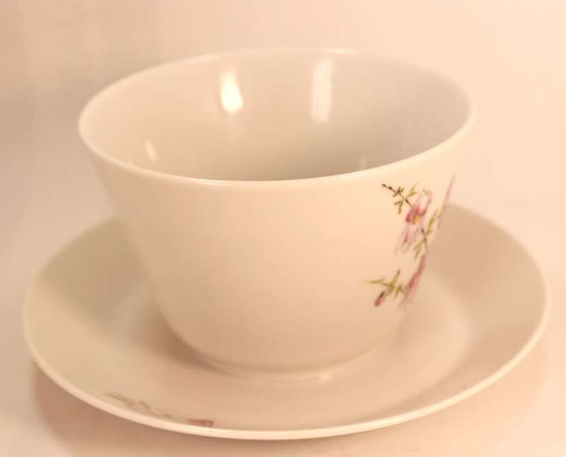 Hutschenreuther Noblesse Pattern 9209 Gravy Boat with Attached Underplate