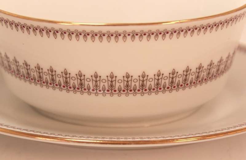 Noritake `Nina` 6667 Pattern Gravy Boat with Attached Underplate