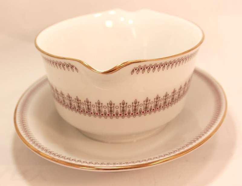 Noritake `Nina` 6667 Pattern Gravy Boat with Attached Underplate
