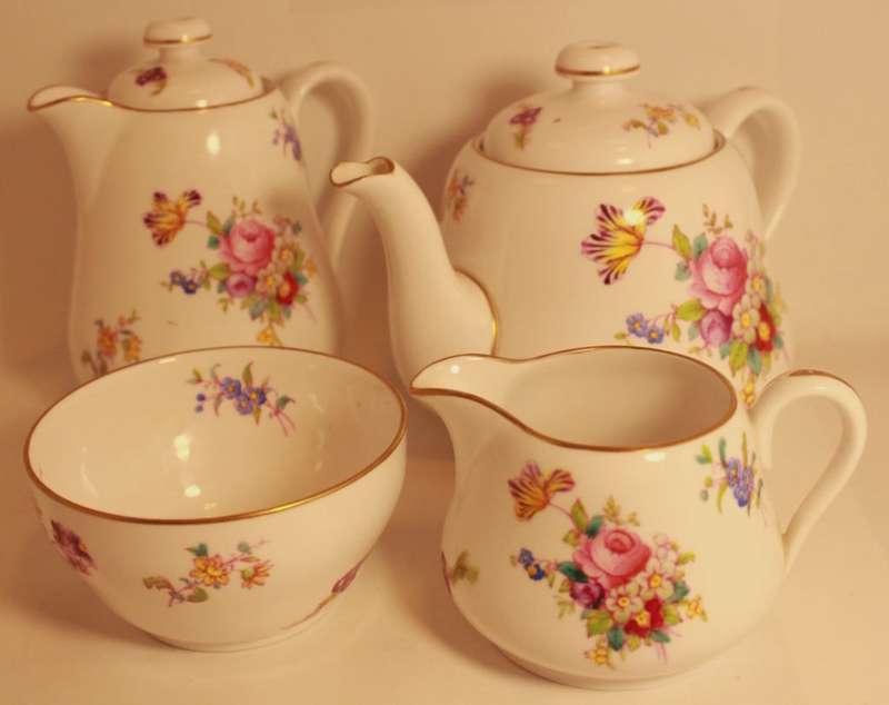 Spode Copeland`s Bone China Dresden Rose Y5741 Tea Service Set (2 Cup Teapot)
