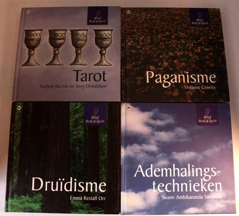 4 x Mind, Body and Spirit Books Dutch Language(Tarot, Druidisme,Paganisme, Adamhalingstechnieken)