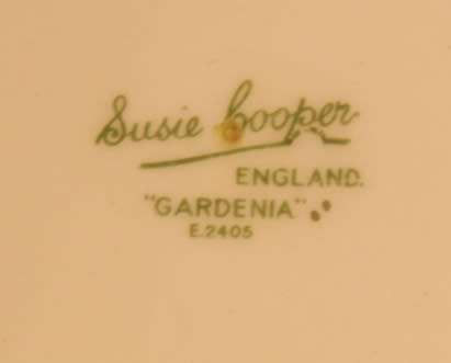 Pair Of Susie Cooper Gardenia E2405 Luncheon Plates 22.5cm