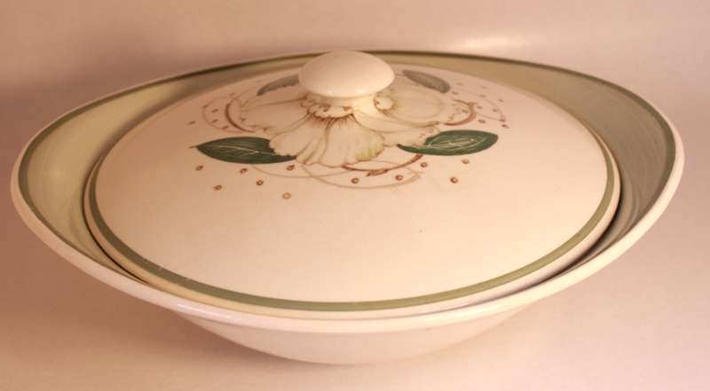 Susie Cooper Gardenia E2405 Lidded Tureen