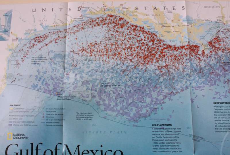 National Geographic Folded Map The Gulf Of Mexico A Geography Of Offshore Oil 2010