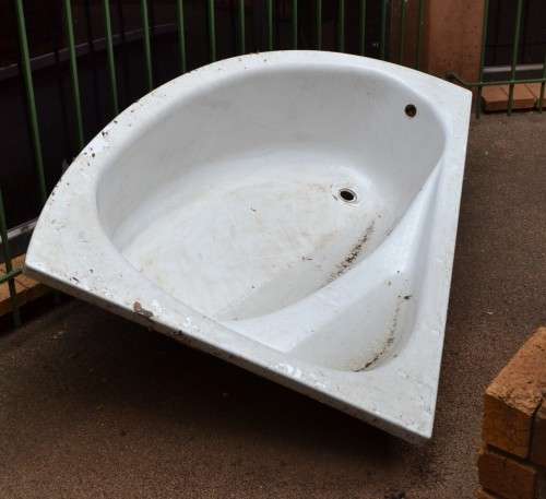 R/H corner bath