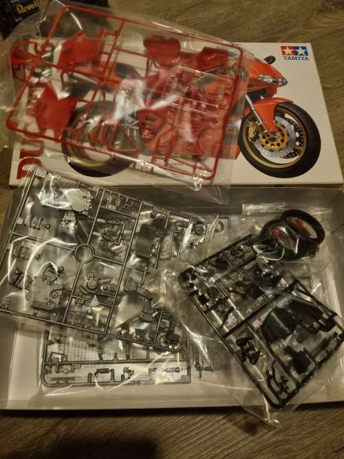 Tamiya 14068 Ducati 916 Model Bike Kit 1/12