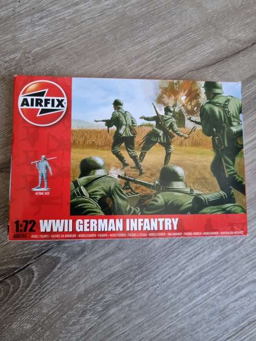 Airfix Vintage Classics WWII German Infantry Soldiers 1:72 Military Figures Plastic Model Kit A00705
