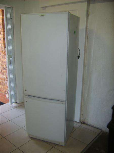 Whirlpool Fridge Freezer 393L