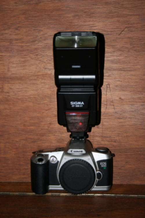 Canon EOS 500n + Sigma EF-500ST flash