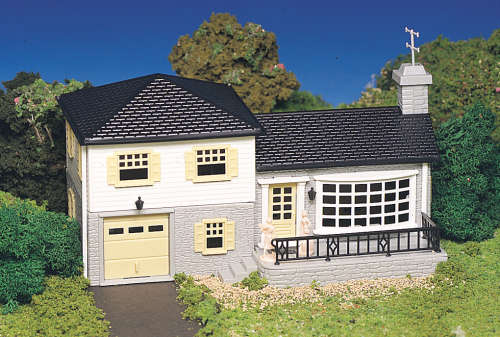 Bachmann Split-Level House (HO Scale) Kit NEW BOXED