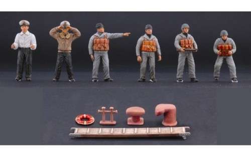 Italeri 1/35 M.A.S. Crew & accessories