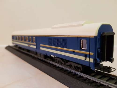 Lima Blue Train Composite Coach. (Original Box)