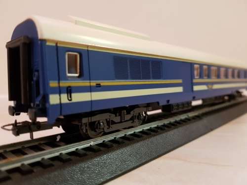 Lima Blue Train Composite Coach. (Original Box)