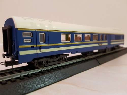 Lima Blue Train Composite Coach. (Original Box)