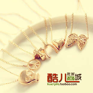 Fashion Golden Necklace with Meaningful Pendant
