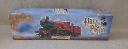 Hornby  00/HO HORNBY HARRY POTTER' HOGWARTS EXPRESS' CASTLE CLASS LOCOMOTIVE (NEW) Code R2337