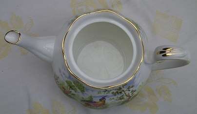 EXQUISITE, RARE ROYAL ALBERT BLUE 'CHELSEA BIRD"  LARGE TEAPOT. Reg. No: 839184