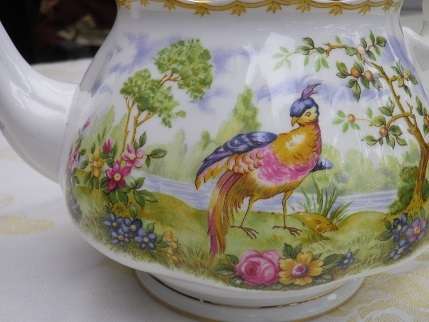 EXQUISITE, RARE ROYAL ALBERT BLUE 'CHELSEA BIRD"  LARGE TEAPOT. Reg. No: 839184