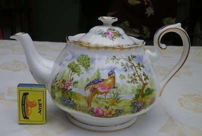 EXQUISITE, RARE ROYAL ALBERT BLUE 'CHELSEA BIRD"  LARGE TEAPOT. Reg. No: 839184