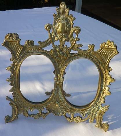 MAGNIFICENT ORNATE ART NOUVEAU-STYLE VINTAGE SOLID BRASS DOUBLE PICTURE FRAME. 24cm x 27cm