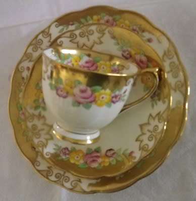 BEAUTIFUL, RARE 1930s ROYAL ALBERT CROWN CHINA TRIO. 'CAMBRIDGE' PATTERN