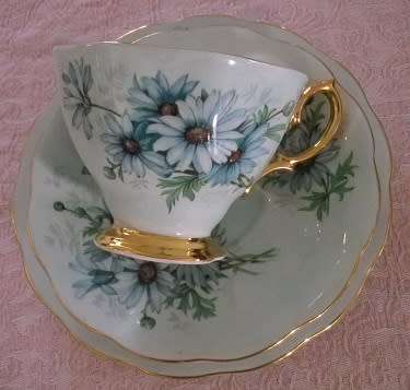 Exquisite unusual ROYAL ALBERT BONE CHINA TRIO. MISTY BLUE AQUA DAISIES ON AQUA BACKGROUND 1975-1980