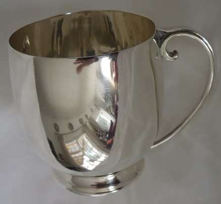 Hallmarked Sterling Silver Christening mug B/ham 1945 Charles S Green & Co Ltd 115g. Not engraved