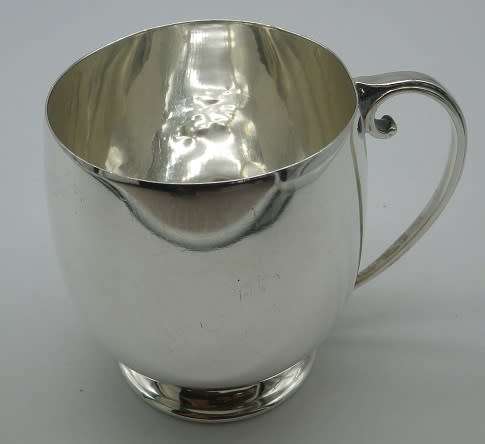 Hallmarked Sterling Silver Christening mug B/ham 1945 Charles S Green & Co Ltd 115g. Not engraved